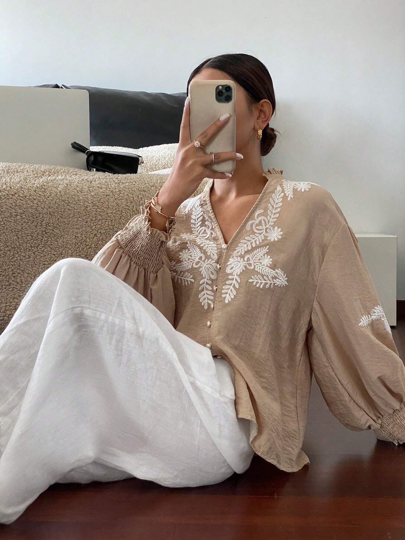 V-neck Machine Embroidery Pearl Single-breasted Lantern Long Sleeve Top